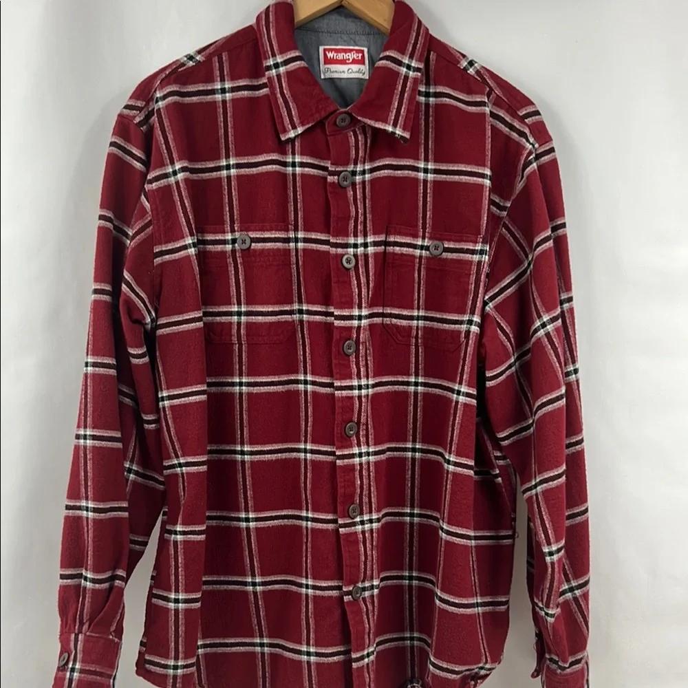 Wrangler Flannel Red, Black,  and White 100% Cotton‎ Plaid Casual Shirt Size XL